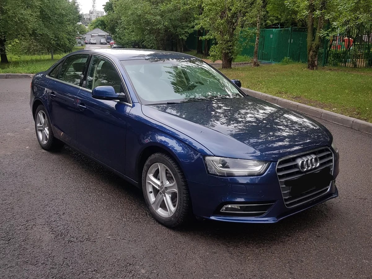 Audi A4 TFSI (синяя)